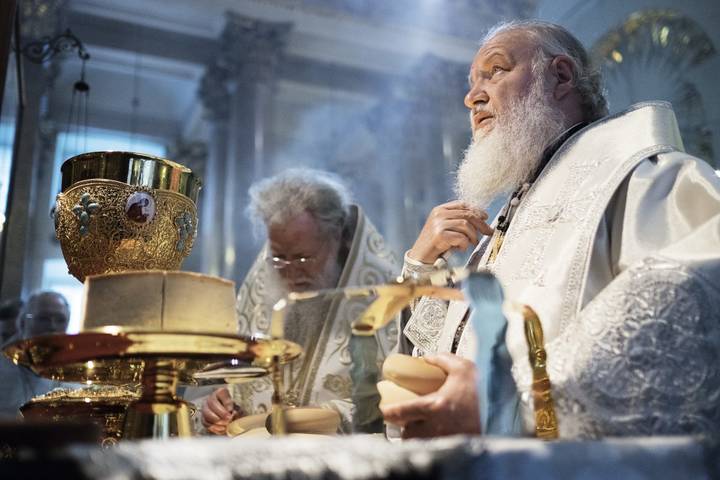 A alege sa traiesti fara Dumnezeu, ca om sau ca societate, este periculos. Patriarhul Chiril Interviu Q Magazine